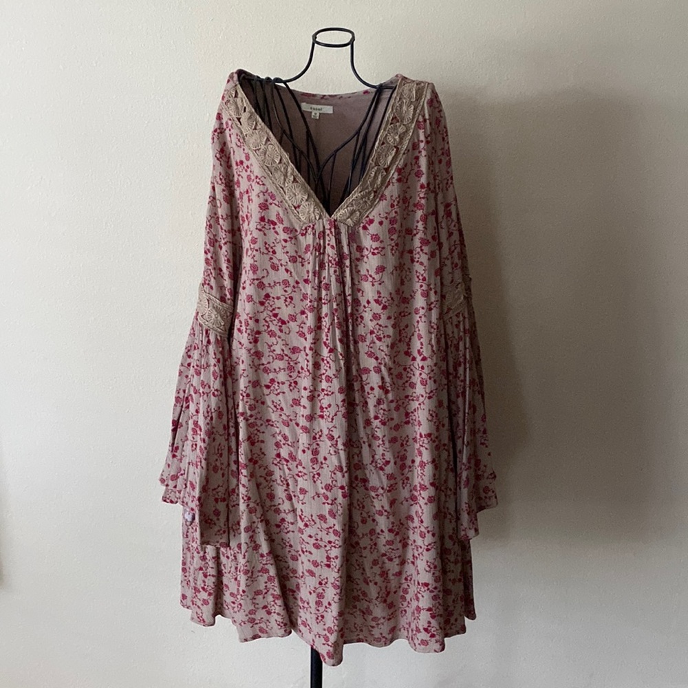 Bohemian style with pheasant sleeves dress.